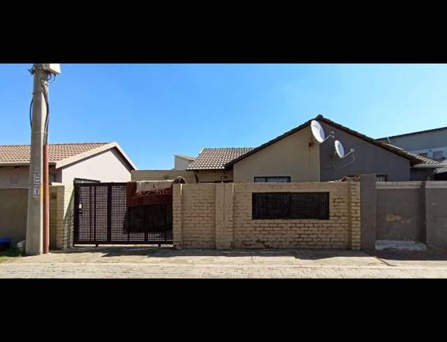 2 BEDROOM HOUSE FOR SALE IN FLEURHOF